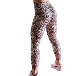 NWOT- ZYIA Active 4” Brilliant Scrunchy Leopard Print High Rise 7/8 Legg…